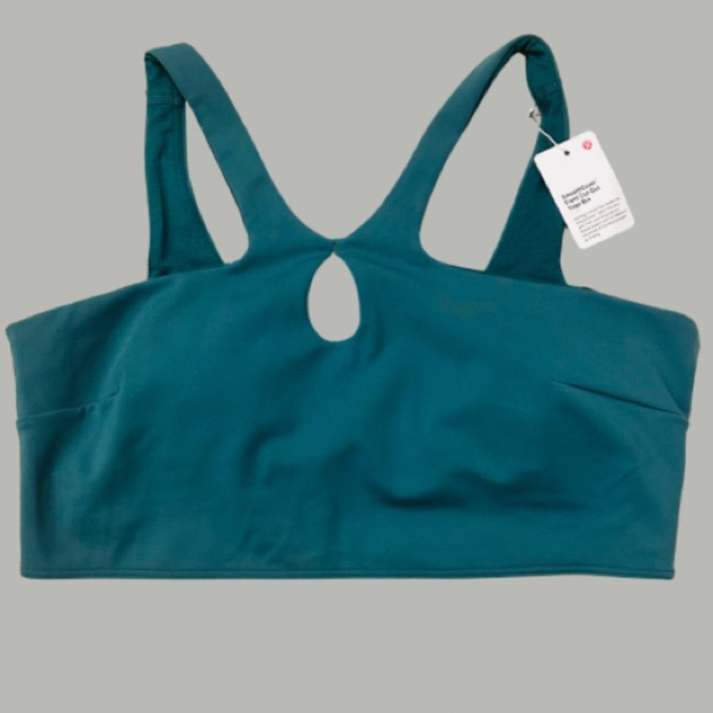 NWT Lululemon SmoothCover Front Cut-Out
Yoga Bra ~ Teal